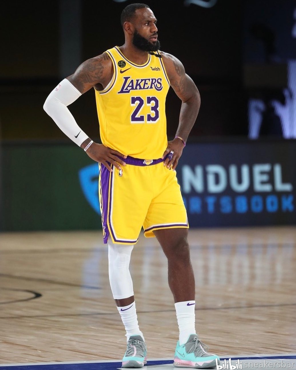 转会市场的 转会市场的